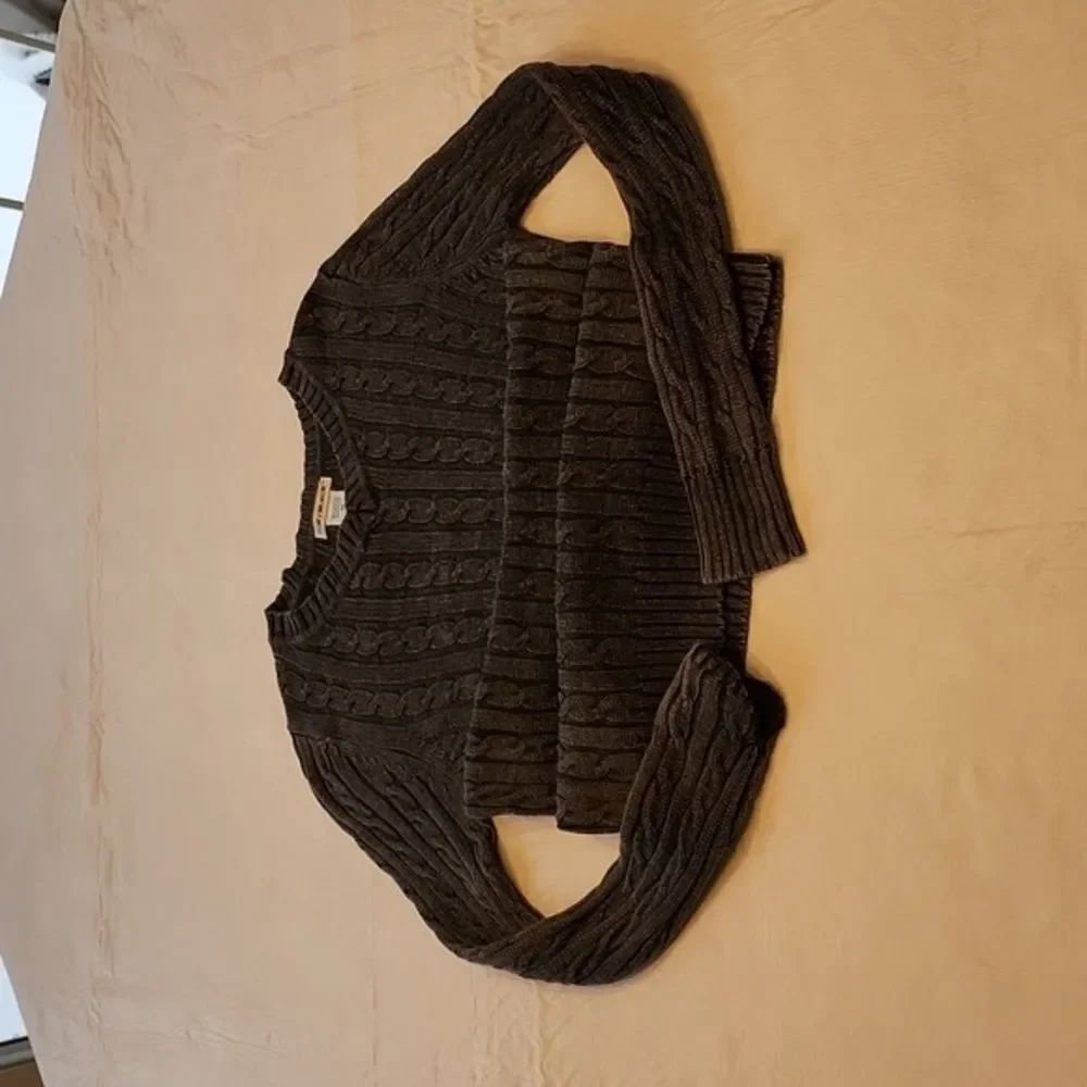 Women’s V-Neck Cable Knit Sweater - Medium Gray